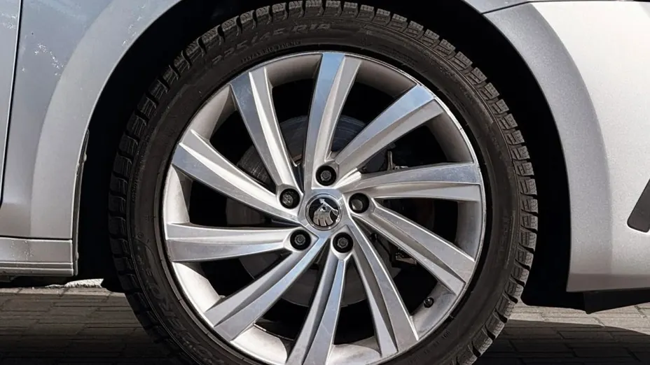 SKODA Octavia -