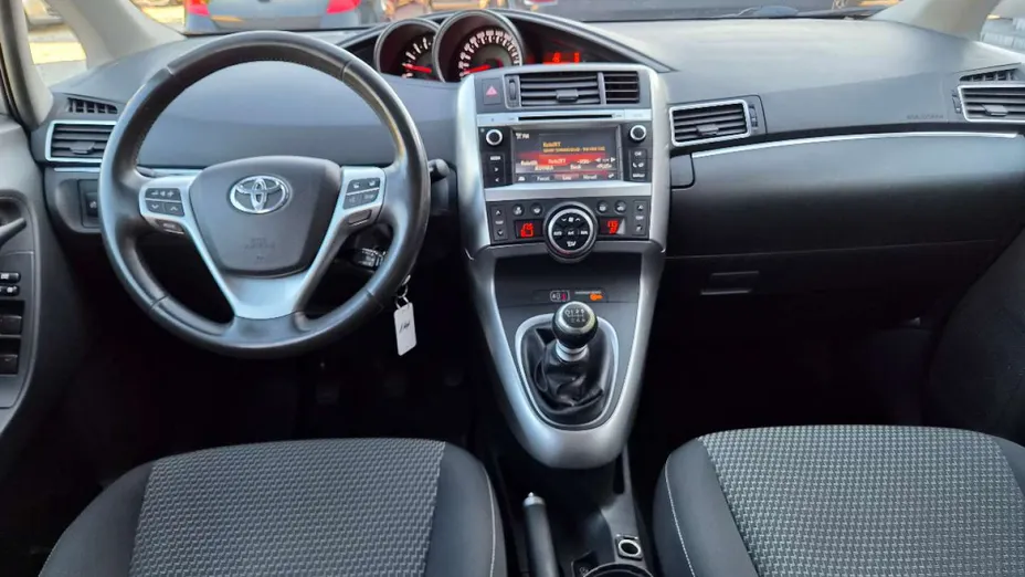 TOYOTA Verso -
