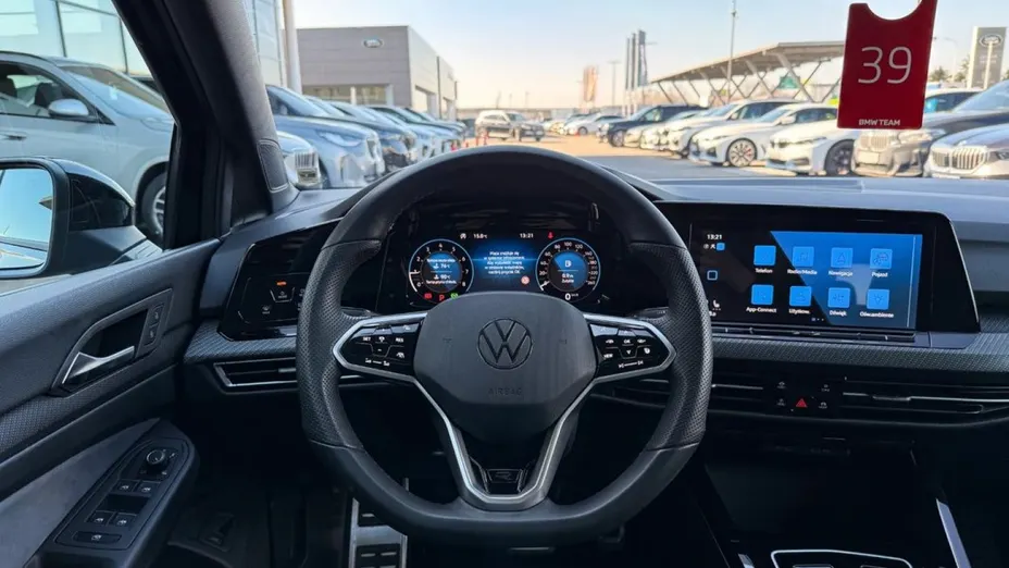 VOLKSWAGEN Golf -
