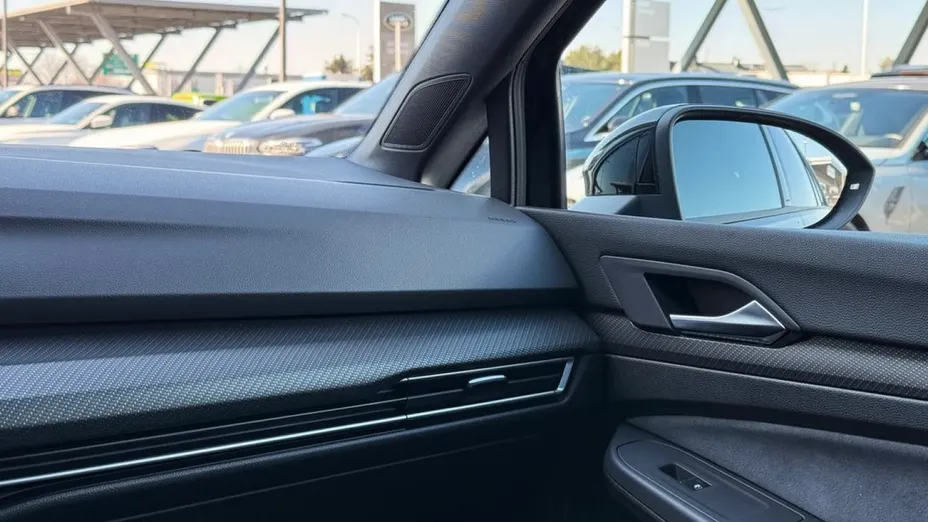 VOLKSWAGEN Golf -
