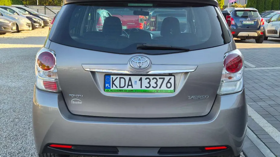 TOYOTA Verso -