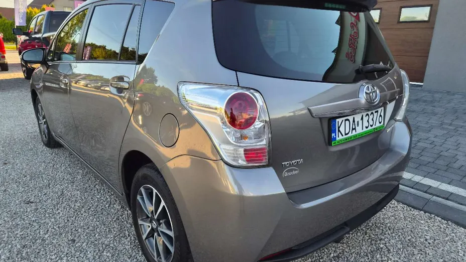 TOYOTA Verso -