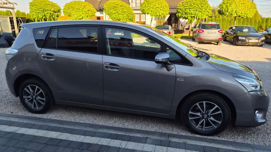 TOYOTA Verso -