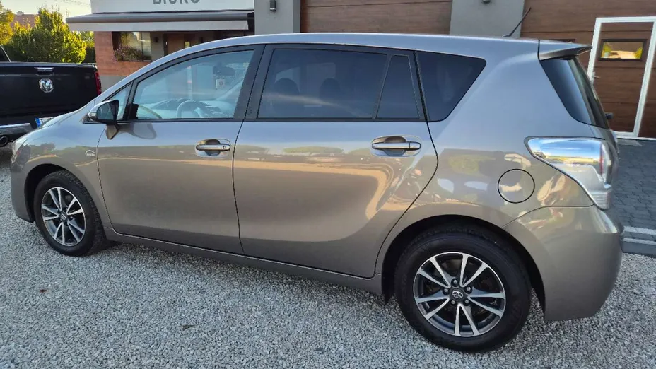 TOYOTA Verso -