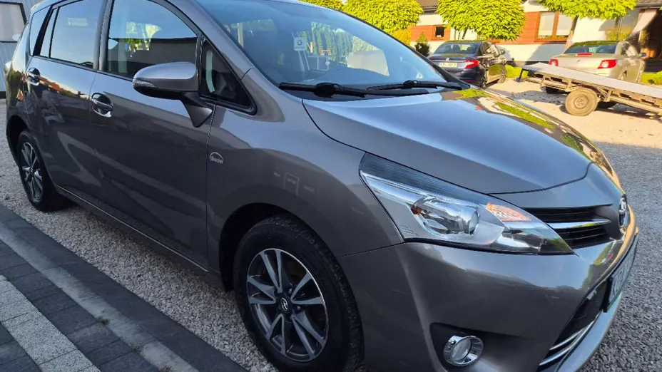 TOYOTA Verso -