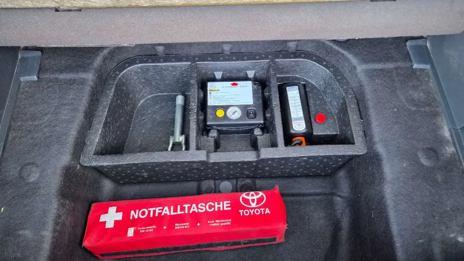 TOYOTA Verso -
