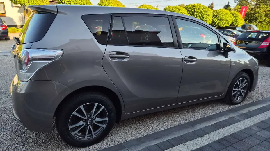TOYOTA Verso -