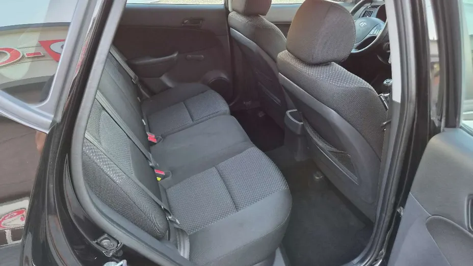 HYUNDAI i30 -