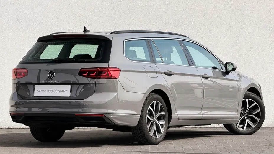 VOLKSWAGEN Passat -