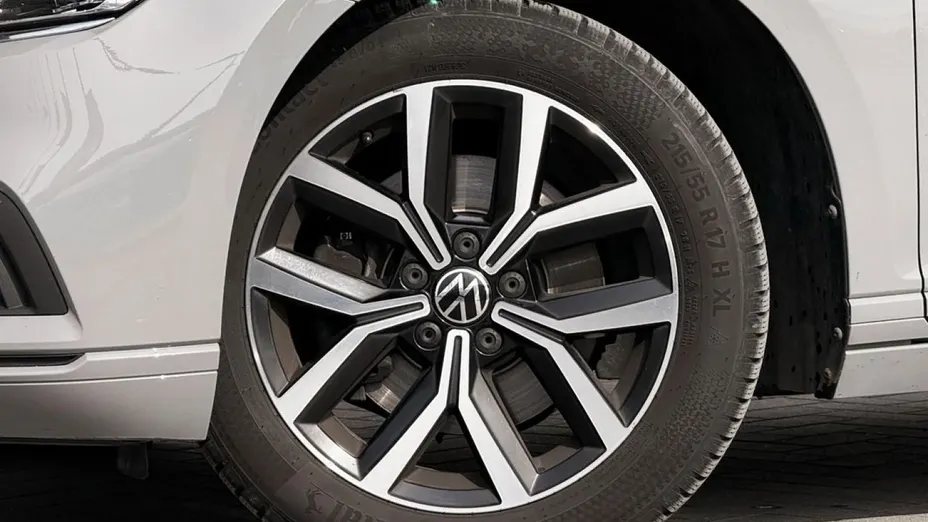 VOLKSWAGEN Passat -