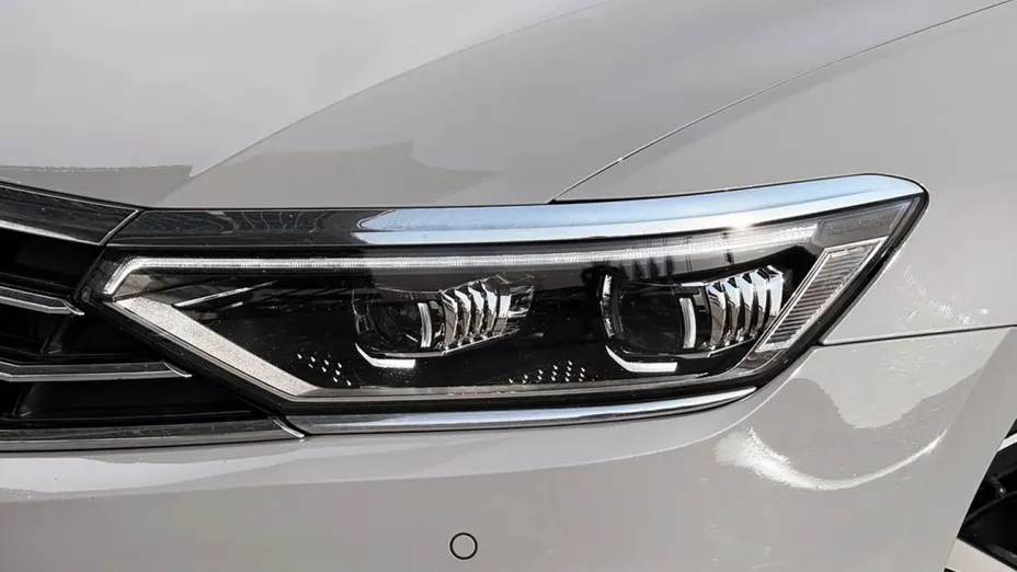 VOLKSWAGEN Passat -
