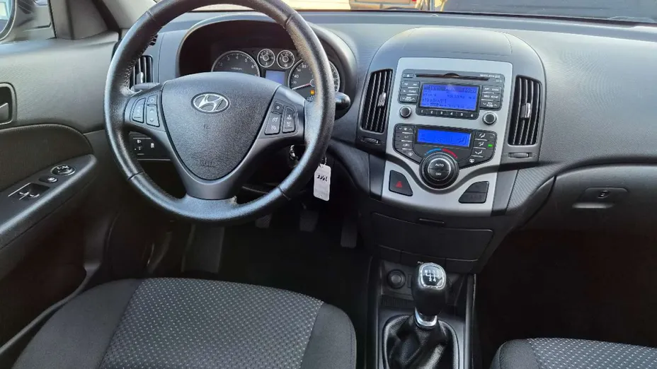 HYUNDAI i30 -