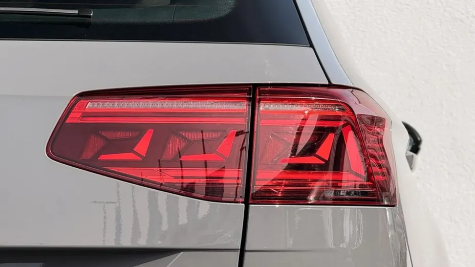 VOLKSWAGEN Passat -