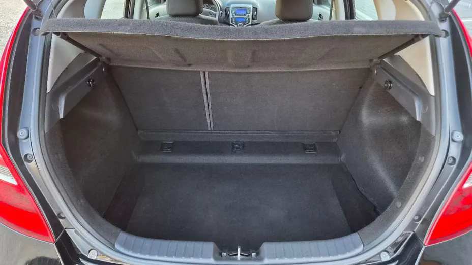 HYUNDAI i30 -