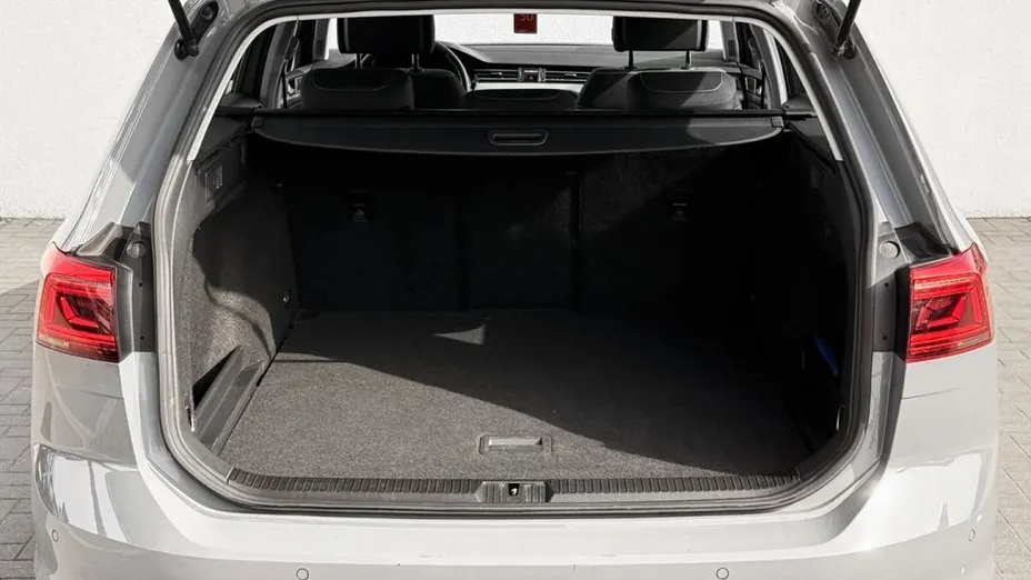VOLKSWAGEN Passat -