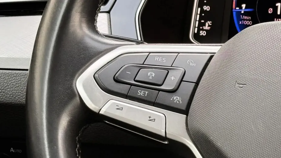 VOLKSWAGEN Passat -