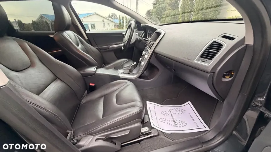 VOLVO XC60 -