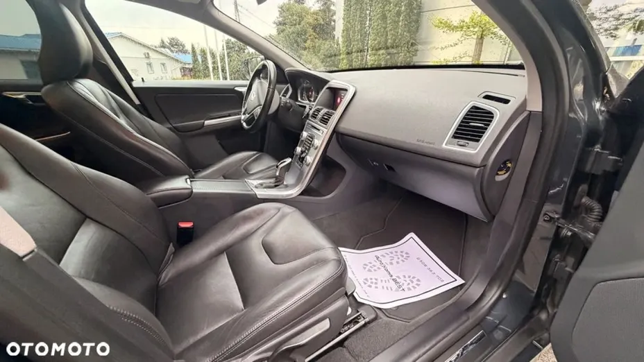 VOLVO XC60 -