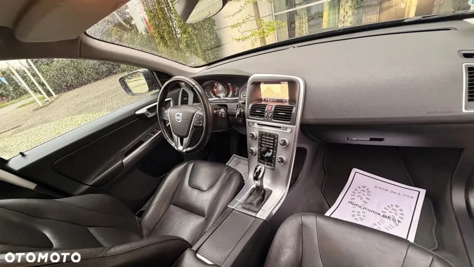 VOLVO XC60 -