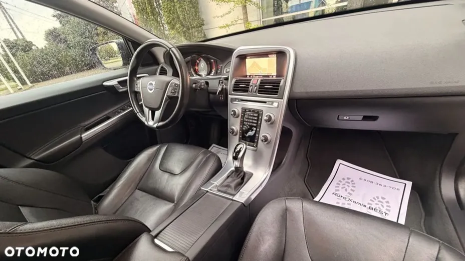 VOLVO XC60 -