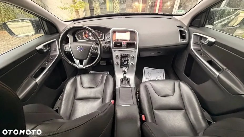 VOLVO XC60 -