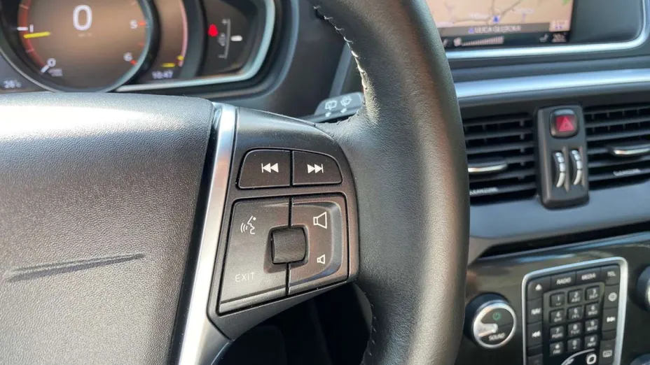 VOLVO V40 -