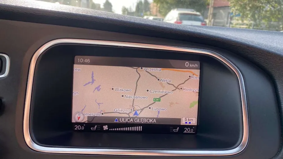 VOLVO V40 -