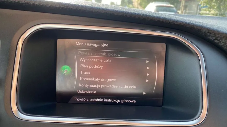 VOLVO V40 -