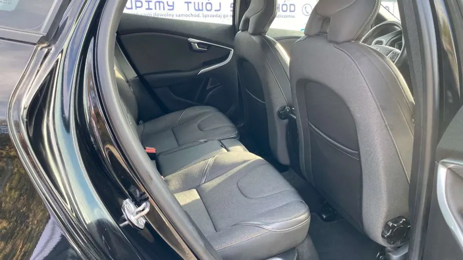 VOLVO V40 -