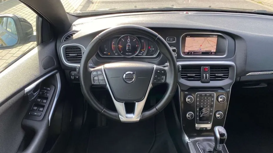 VOLVO V40 -