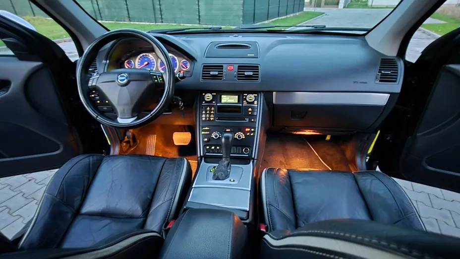 VOLVO XC90 -