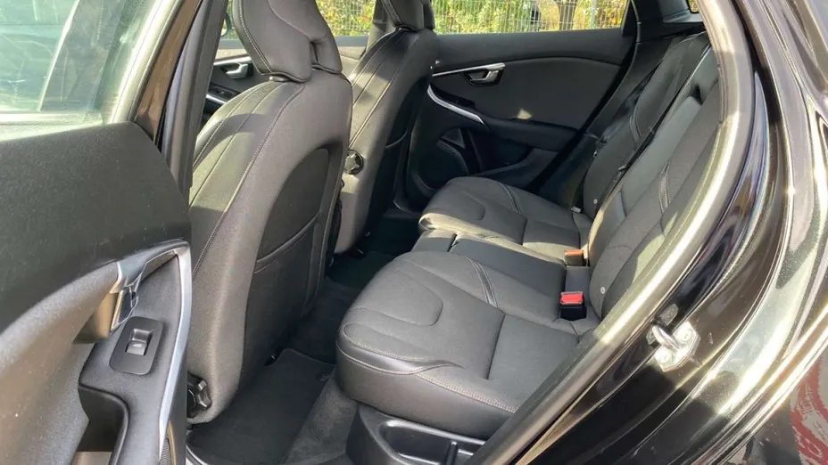 VOLVO V40 -