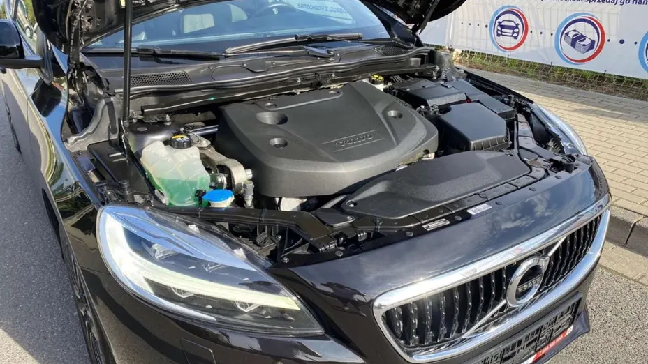 VOLVO V40 -