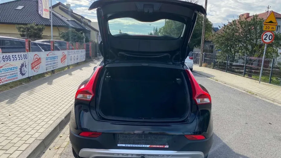 VOLVO V40 -