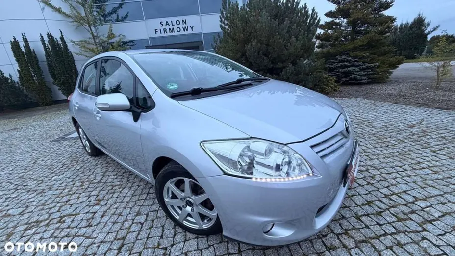 TOYOTA Auris -