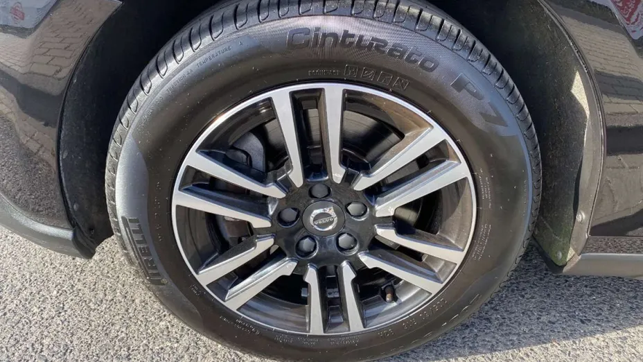 VOLVO V40 -