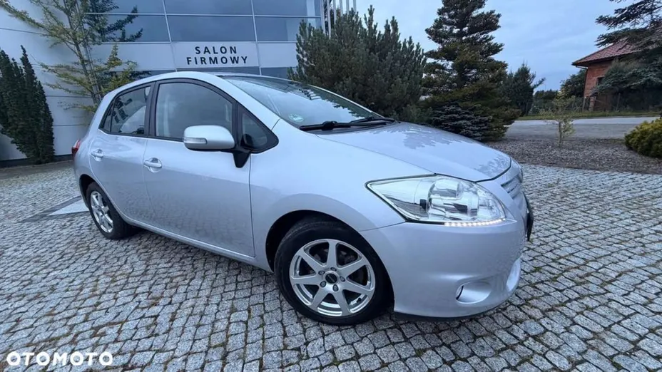 TOYOTA Auris -