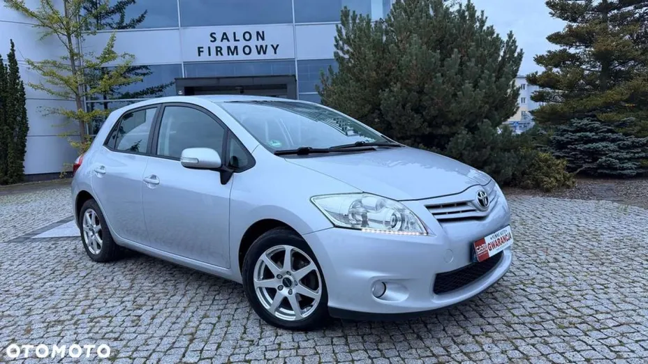 TOYOTA Auris -