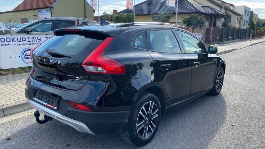 VOLVO V40 -