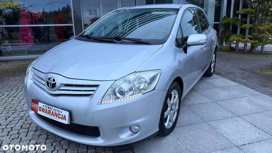 TOYOTA Auris -