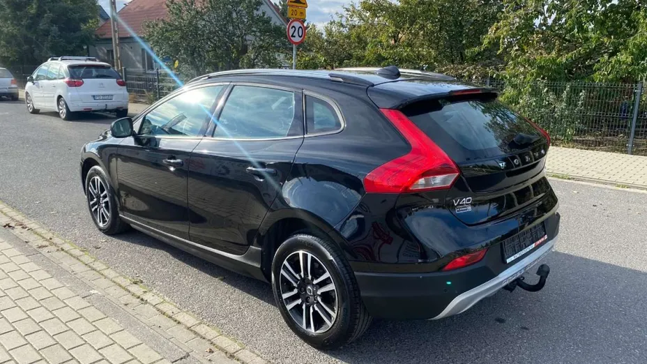 VOLVO V40 -