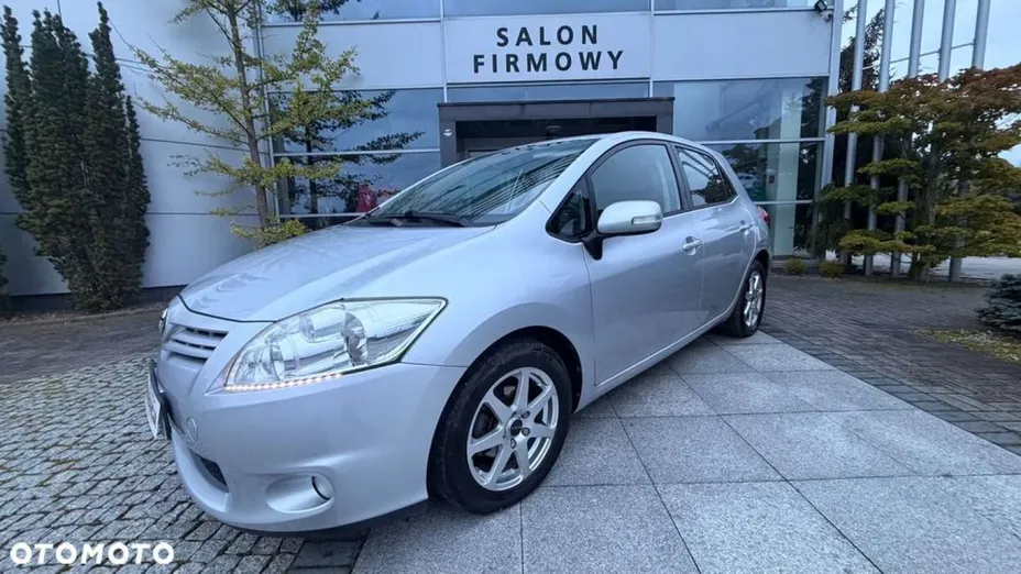 TOYOTA Auris -