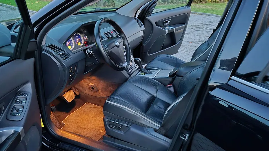 VOLVO XC90 -