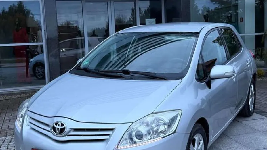 TOYOTA Auris -