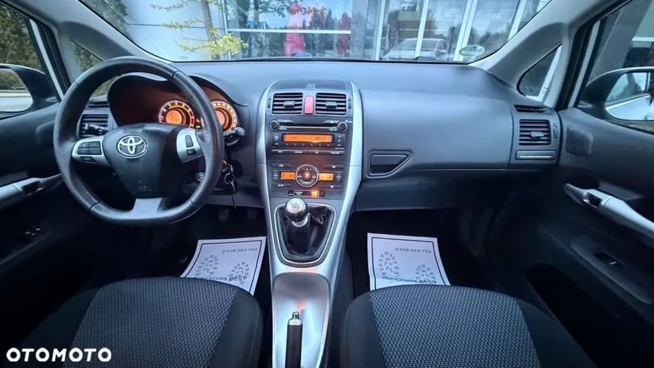 TOYOTA Auris -