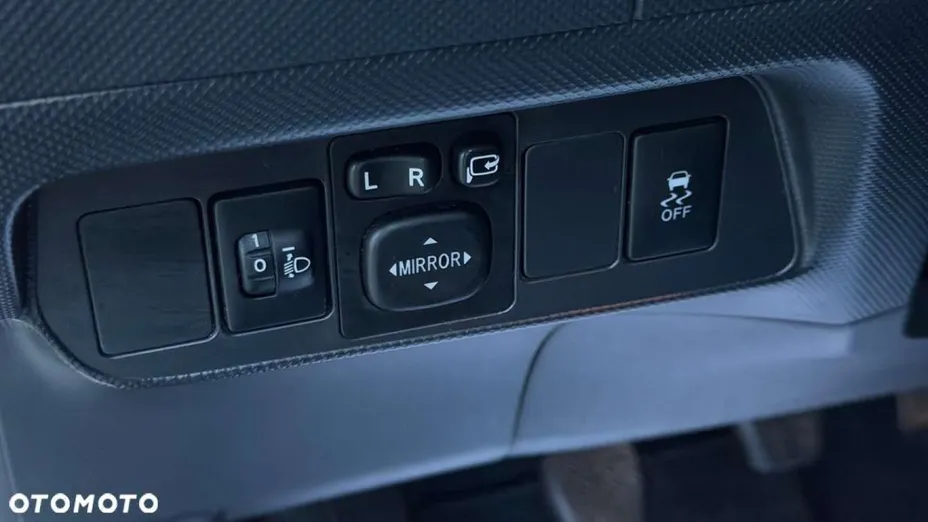 TOYOTA Auris -