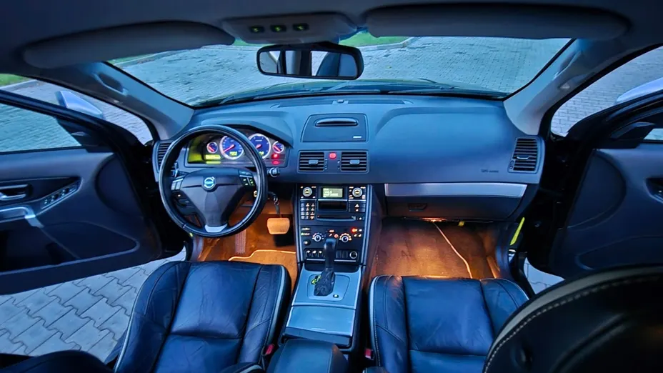 VOLVO XC90 -
