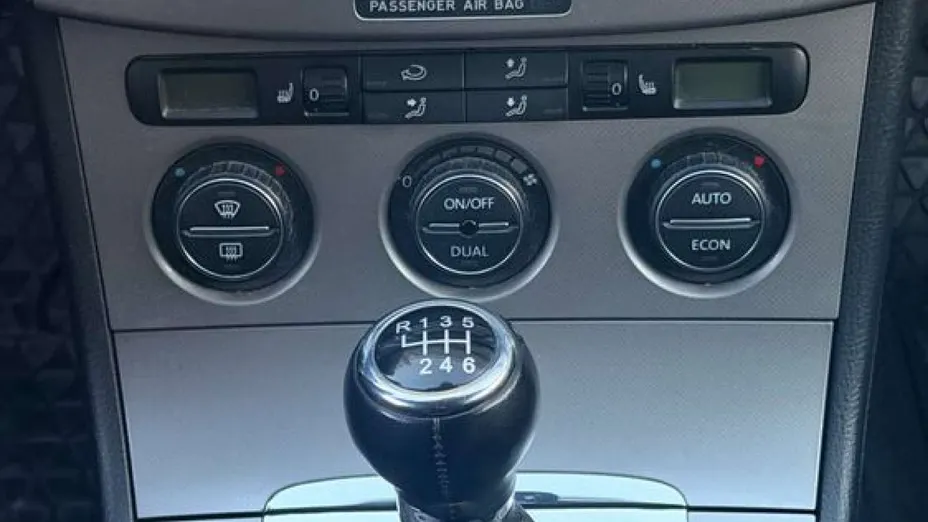 VOLKSWAGEN Passat -