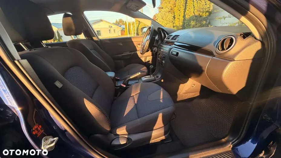 MAZDA 3 -