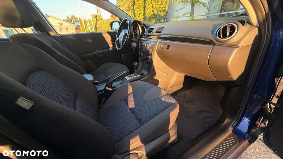 MAZDA 3 -